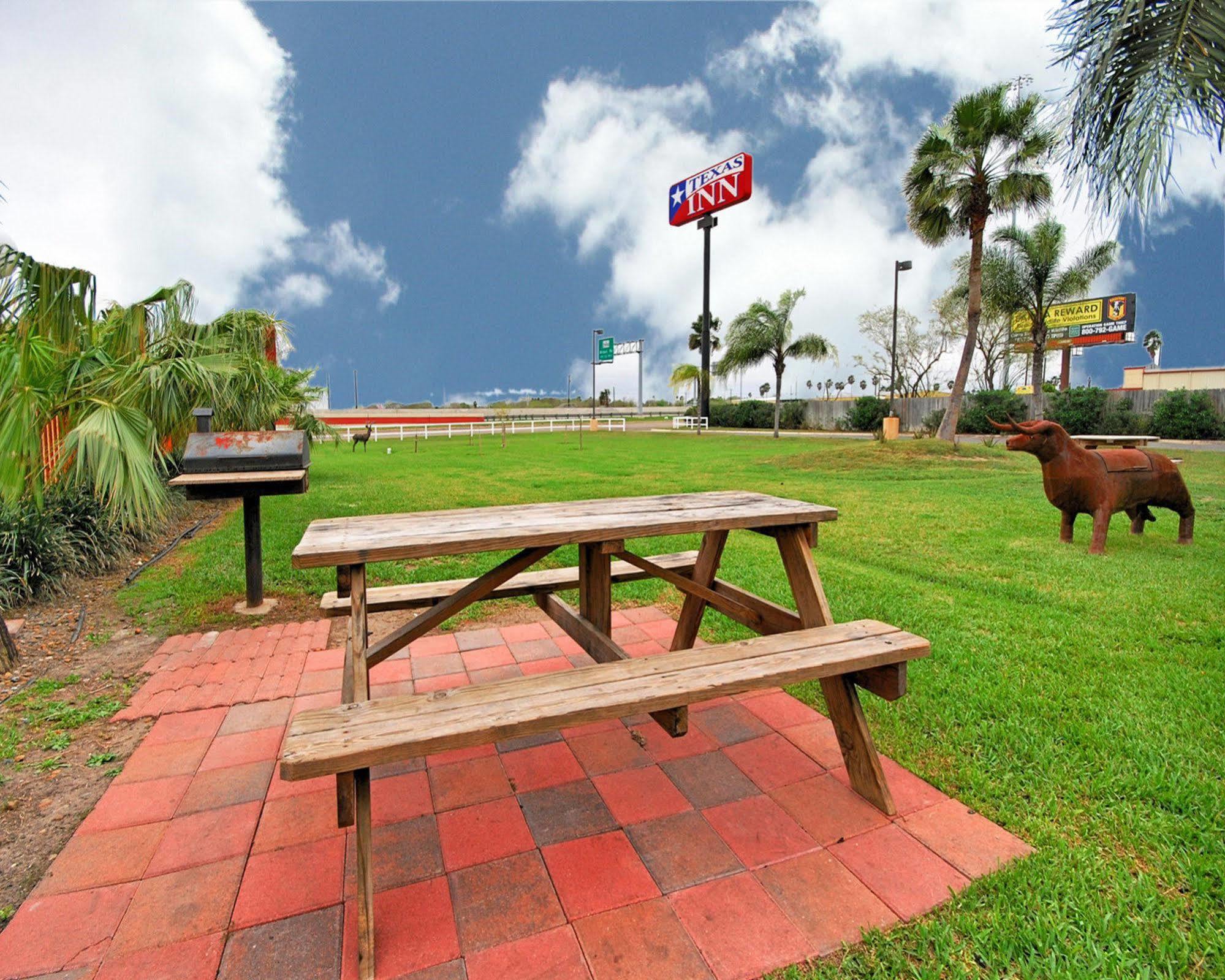 Texas Inn Harlingen Exteriör bild