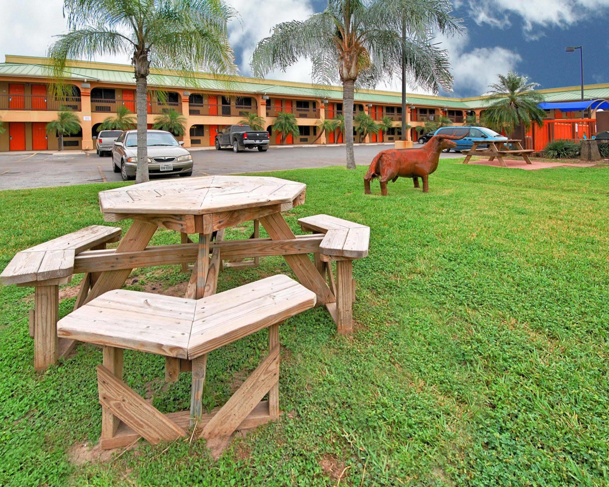 Texas Inn Harlingen Exteriör bild